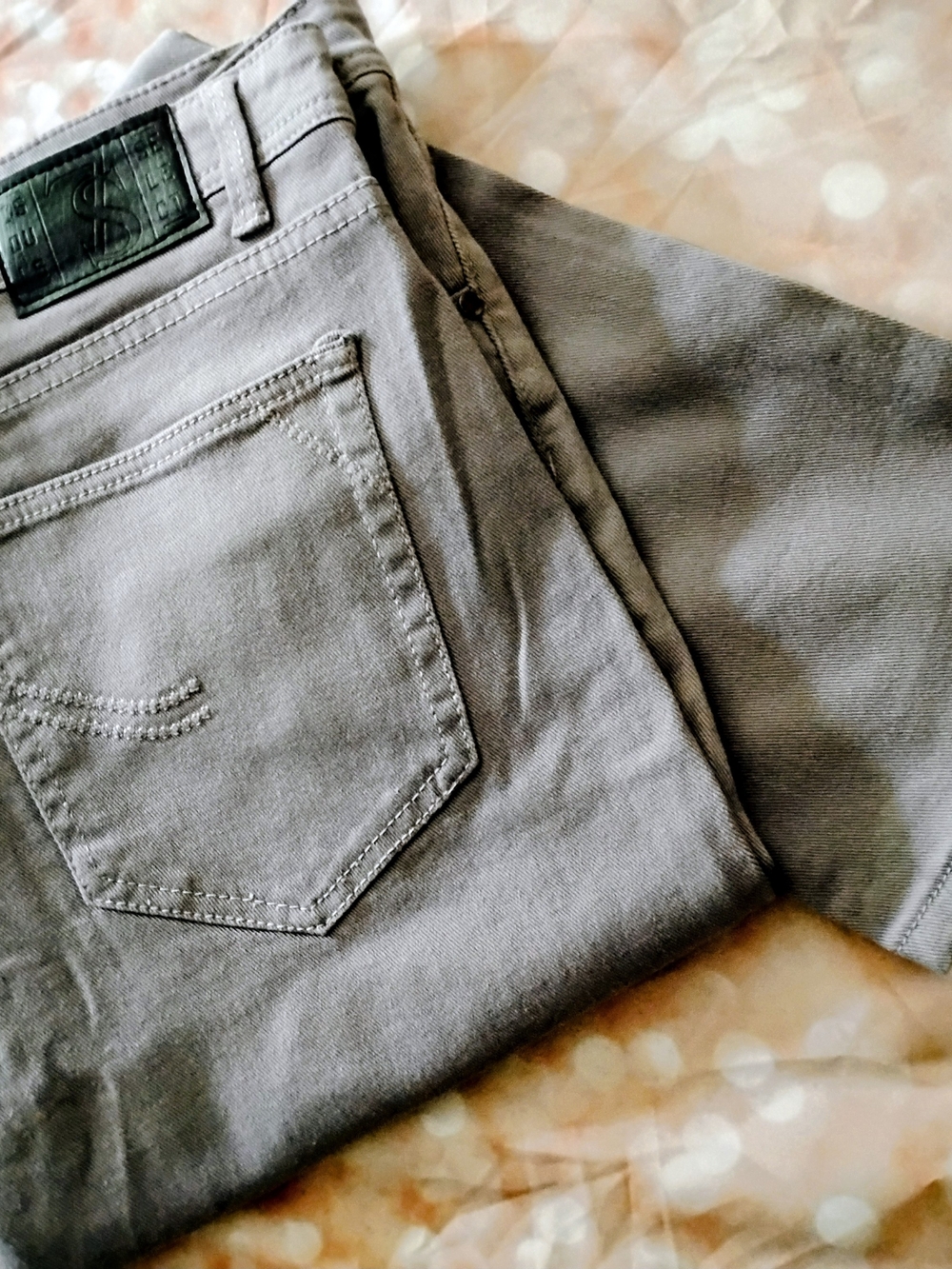 NWOT: Men's Gray Slim-fit Jeans - Classic Straight Fit. 👖👖